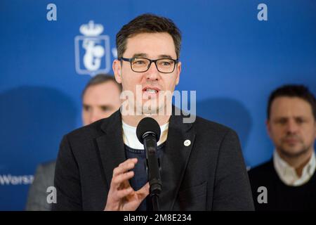 Il sindaco di Budapest, Gergely Karacsony, parla durante una conferenza stampa. Rafal Trzaskowski - Sindaco di Varsavia, Gergely Karacsony - Sindaco di Budapest, Zdenek Hrib - Sindaco di Praga e Matus Vallo - Sindaco di Bratislava, come rappresentanti del Patto delle Città libere recentemente istituito, Ha parlato in una conferenza stampa alla stazione ferroviaria orientale di Varsavia subito dopo il ritorno dall'Ucraina. Durante la conferenza, i sindaci hanno condiviso le conclusioni della visita in Ucraina e hanno parlato dell'assistenza che le singole capitali del Patto forniranno all'Ucraina. Foto Stock