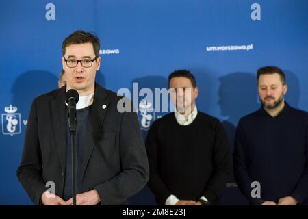 Il sindaco di Budapest, Gergely Karacsony, parla durante una conferenza stampa. Rafal Trzaskowski - Sindaco di Varsavia, Gergely Karacsony - Sindaco di Budapest, Zdenek Hrib - Sindaco di Praga e Matus Vallo - Sindaco di Bratislava, come rappresentanti del Patto delle Città libere recentemente istituito, Ha parlato in una conferenza stampa alla stazione ferroviaria orientale di Varsavia subito dopo il ritorno dall'Ucraina. Durante la conferenza, i sindaci hanno condiviso le conclusioni della visita in Ucraina e hanno parlato dell'assistenza che le singole capitali del Patto forniranno all'Ucraina. Foto Stock