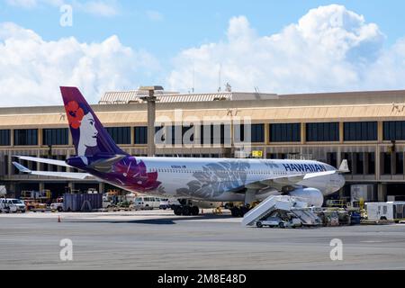 Hawaiian Airlines Airbus A330-243 numero di registrazione N361HA parcheggiato all'Aeroporto Internazionale Daniel K. Inouye - Honolulu, Hawaii, USA - 2022 Foto Stock