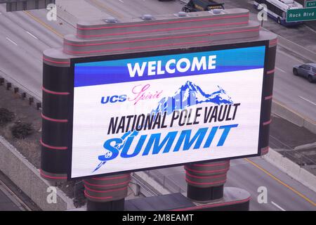 Un segno del Nugget Casino Resort che promuove l'UCS Spirit Pole Vault Summit, venerdì 13 gennaio 2023, a Sparks, N° Foto Stock