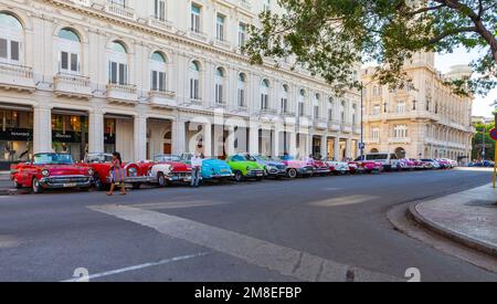 Almendrones a l'Avana Cuba automobili classiche a Cuba Foto Stock