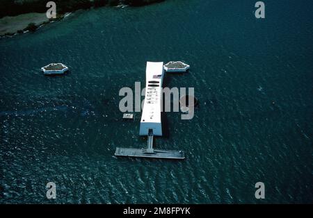 Una vista aerea della USS ARIZONA Memorial. Base: Naval Station, Pearl Harbor Stato: Hawaii(HI) Paese: Stati Uniti d'America (USA) Foto Stock