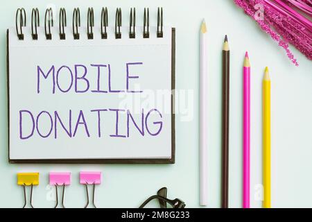 Scrittura a mano di testo Mobile Donating. Parola per dare qualcosa a un'organizzazione benefica o a qualsiasi causa utilizzando dispositivi personali Foto Stock
