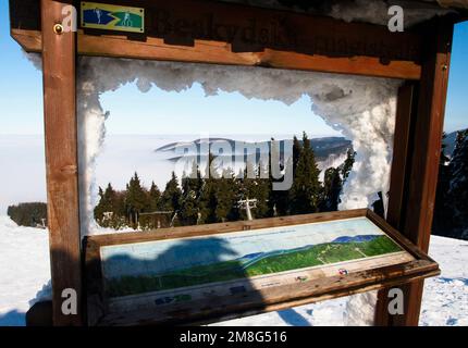 Piste da sci a Pustevny nelle montagne Beskydy in Moravia, nella Repubblica Ceca. Foto Stock