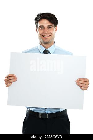 Cartello mockup, felicità e ritratto uomo d'affari con poster di marketing, banner pubblicitario o spazio di posizionamento del prodotto. Cartello da affissione, mock studio Foto Stock