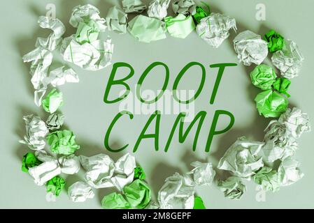 Scrittura manuale di testo Boot Camp. Business Overview campo di addestramento militare per nuove reclute dure disciplina Fitness Foto Stock