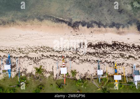 Spiaggia sull'isola di Siargao, Filippine visto dall'alto, foto del drone Foto Stock