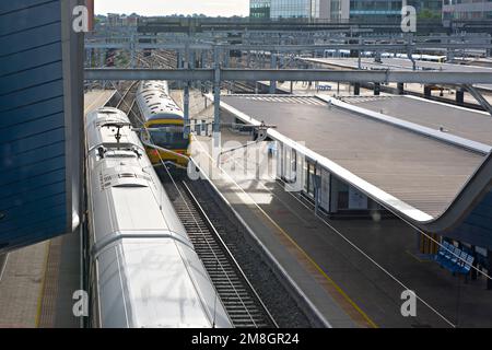 Speciale treno pullman di lusso che passa da Tonbridge a Kent, Regno Unito Foto Stock