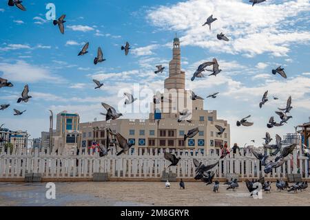 Fanar Mosque Islamic Cultural Center vista dal Souq Waqif Doha Foto Stock
