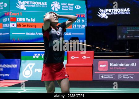 Kuala Lumpur, Malesia. 14th Jan, 2023. An se Young della Corea del Sud festeggia la vittoria della semifinale femminile contro Chen Yufei della Cina al Malaysia Open 2023 di Kuala Lumpur, Malesia, 14 gennaio 2023. Credit: Notizie dal vivo su Zhu Wei/Xinhua/Alamy Foto Stock