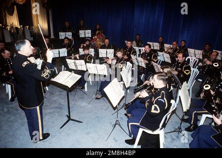 Comitato inaugurale delle forze armate dietro le quinte. La banda dell'esercito si esibisce durante la cena di inaugurazione presidenziale. Base: Washington Stato: District of Columbia (DC) Nazione: Stati Uniti d'America (USA) Foto Stock