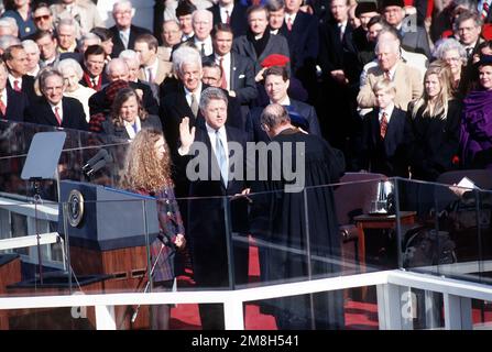 Comitato inaugurale delle forze armate dietro le quinte. Il Presidente eletto Clinton fa giuramento. Base: Washington Stato: District of Columbia (DC) Nazione: Stati Uniti d'America (USA) Foto Stock