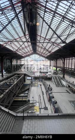 All'interno della stazione ferroviaria Principe Pio Foto Stock