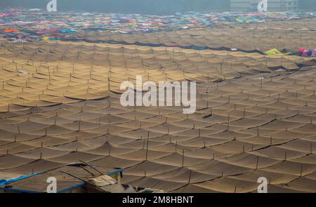 Dhaka, Tongi, Bangladesh. 12th Jan, 2023. Ijtema è una congregazione islamica organizzata dall'organizzazione islamica in associazione con i milioni di Muslims.it è una parte essenziale del Tablig Jamat in tutto il mondo e un numero enorme di persone si impegnano in Ijtema. (Credit Image: © Rayhan Ahmed/Pacific Press via ZUMA Press Wire) SOLO PER USO EDITORIALE! Non per USO commerciale! Foto Stock