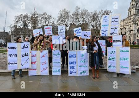 Piazza del Parlamento, Londra, Regno Unito. 14 gennaio 2023: Protesta della comunità afghana per le donne e le ragazze afghane per il cibo, il lavoro e i diritti di istruzione e la libertà per le donne e le ragazze afghane. Credit: Vedi li/Picture Capital/Alamy Live News Foto Stock