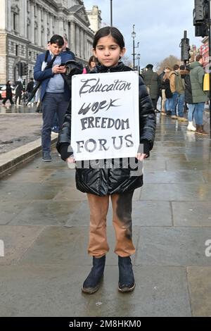 Piazza del Parlamento, Londra, Regno Unito. 14 gennaio 2023: Protesta della comunità afghana per le donne e le ragazze afghane per il cibo, il lavoro e i diritti di istruzione e la libertà per le donne e le ragazze afghane. Credit: Vedi li/Picture Capital/Alamy Live News Foto Stock