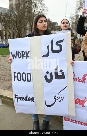 Piazza del Parlamento, Londra, Regno Unito. 14 gennaio 2023: Protesta della comunità afghana per le donne e le ragazze afghane per il cibo, il lavoro e i diritti di istruzione e la libertà per le donne e le ragazze afghane. Credit: Vedi li/Picture Capital/Alamy Live News Foto Stock