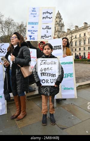 Piazza del Parlamento, Londra, Regno Unito. 14 gennaio 2023: Protesta della comunità afghana per le donne e le ragazze afghane per il cibo, il lavoro e i diritti di istruzione e la libertà per le donne e le ragazze afghane. Credit: Vedi li/Picture Capital/Alamy Live News Foto Stock