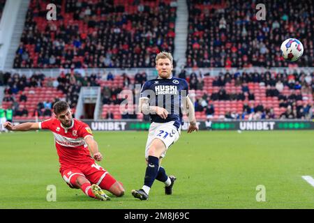 Middlesbrough, Regno Unito. 14th Jan, 2023. Tommy Smith #14 di Middlesbrough prende un colpo durante la partita del campionato Sky Bet Middlesbrough vs Millwall al Riverside Stadium, Middlesbrough, Regno Unito, 14th gennaio 2023 (Photo by James Heaton/News Images) a Middlesbrough, Regno Unito, il 1/14/2023. (Foto di James Heaton/News Images/Sipa USA) Credit: Sipa USA/Alamy Live News Foto Stock