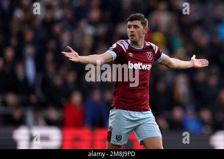 Wolverhampton, Regno Unito. 14th Jan, 2023. 14th gennaio 2023; Molineux Stadium, Wolverhampton, West Midlands, Inghilterra; Premier League Football, Wolverhampton Wanderers contro West Ham United; Aaron Cresswell del West Ham United Credit: Action Plus Sports Images/Alamy Live News Foto Stock