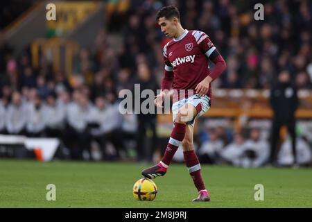 Wolverhampton, Regno Unito. 14th Jan, 2023. 14th gennaio 2023; Molineux Stadium, Wolverhampton, West Midlands, Inghilterra; Premier League Football, Wolverhampton Wanderers contro West Ham United; Nayef Aguerd del West Ham United Credit: Action Plus Sports Images/Alamy Live News Foto Stock