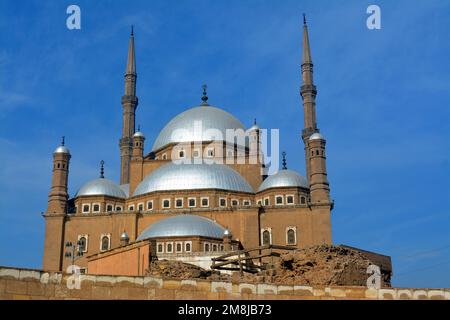 La grande moschea di Muhammad Ali Pasha o la moschea di alabastro nella Cittadella del Cairo, il materiale principale è il calcare probabilmente proveniente dalle grandi piramidi Foto Stock