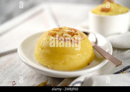 Rava kesari fatto in casa o budino di semola dolce, focu selettivo Foto Stock