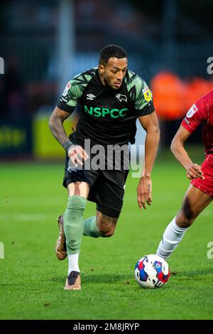 Cheltenham, Regno Unito. 14th Jan, 2023. Nathaniel Mendez-Laing di Derby County in azione. EFL Skybet Football League One match, Cheltenham Town contro Derby County allo stadio completamente Suzuki di Cheltenham, Gloucestershire sabato 14th gennaio 2023. Questa immagine può essere utilizzata solo per scopi editoriali. Solo per uso editoriale, licenza richiesta per uso commerciale. Non è utilizzabile nelle scommesse, nei giochi o nelle pubblicazioni di un singolo club/campionato/giocatore. pic di Lewis Mitchell/ Credit: Andrew Orchard sports photography/Alamy Live News Foto Stock