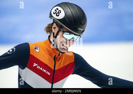 GDANSK - Jens van 't Wout vince i 1500 metri del giorno 2 del Campionato europeo di velocità a corto circuito. ANP RONALD HOOGENDOORN Foto Stock