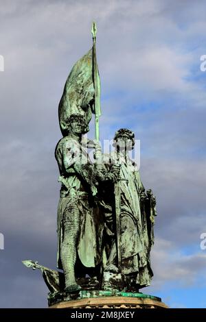 La statua di Jan Breydel e Peter De Conik, la piazza del mercato, la città di Bruges, le Fiandre Occidentali, la regione fiamminga del Belgio Foto Stock