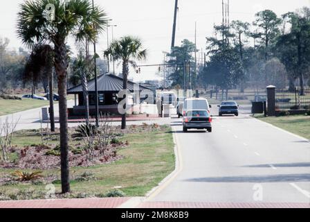 Vista a lungo raggio del cancello principale. Base: Charleston Air Force base Stato: South Carolina (SC) Paese: Stati Uniti d'America (USA) Foto Stock