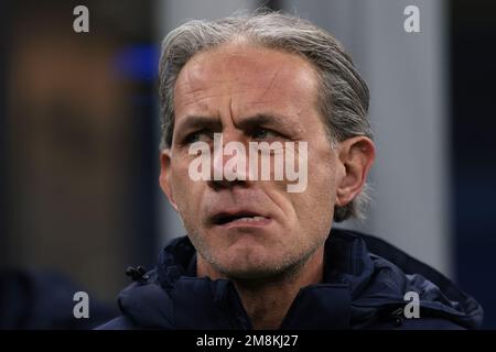 Milano, Italia, 14th gennaio 2023. Marco Zaffaroni Capo allenatore di Hellas Verona reagisce prima di dare il via alla Serie A partita a Giuseppe Meazza a Milano. Il credito per le immagini dovrebbe essere: Jonathan Moskrop / Sportimage Credit: Sportimage/Alamy Live News Foto Stock