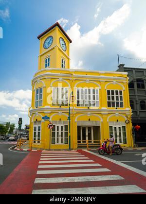 Phuket, Thailandia. Novembre 28, 2022. Città vecchia di Phuket. Famosi vecchi edifici colorati. Architettura sino-portoghese. Le migliori destinazioni di viaggio a Phuket Foto Stock