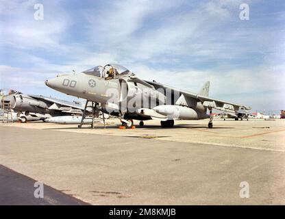 Vista laterale sinistra di un AV-8B Harrier sulla linea di luce. Base: Marine Corps Air Station,Iwakuni Paese: Giappone (JPN) Foto Stock