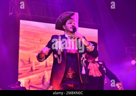 Leon, Messico. 13 gennaio 2023. Attore Carlos Gatica esecuzione della canzone Little Mermaid chef a Disney Myst Be Our Guest show prima su Feria de Leon 2023. Credits: Juan Jose Valdez / JVMODEL Credit: JVMODEL/Alamy Live News Foto Stock