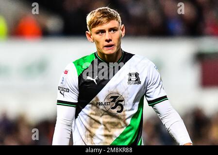 James Bolton (2 Plymouth Argyle) durante la partita della Sky Bet League 1 tra Ipswich Town e Plymouth Argyle a Portman Road, Ipswich sabato 14th gennaio 2023. (Credit: Kevin Hodgson | MI News ) Credit: MI News & Sport /Alamy Live News Foto Stock