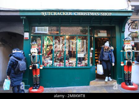 Negozio di Nutcracker sulle famose Shambles, una delle strade medievali meglio conservate per lo shopping e una delle migliori attrazioni di York, Yorkshire, Regno Unito Foto Stock