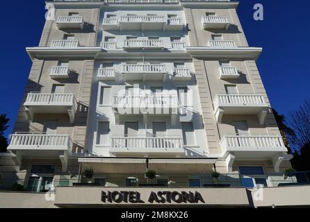 Opatija, Croazia, 14th gennaio 2023. La facciata bianca dell'Astoria Hotel nella città croata di Opatija Foto Stock
