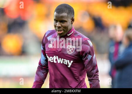 Wolverhampton, Regno Unito. 14th Jan, 2023. Kurt Zouma #4 di West Ham United prima della partita della Premier League Wolverhampton Wanderers vs West Ham United a Molineux, Wolverhampton, Regno Unito, 14th gennaio 2023 (Photo by ben Roberts/News Images) a Wolverhampton, Regno Unito il 1/14/2023. (Foto di ben Roberts/News Images/Sipa USA) Credit: Sipa USA/Alamy Live News Foto Stock