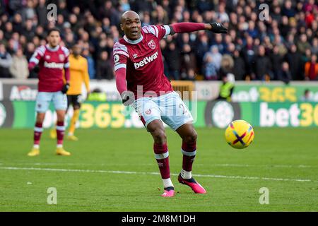 Wolverhampton, Regno Unito. 14th Jan, 2023. Angelo Ogbonna #21 di West Ham United con la palla durante la partita della Premier League Wolverhampton Wanderers vs West Ham United a Molineux, Wolverhampton, Regno Unito, 14th gennaio 2023 (Foto di ben Roberts/News Images) a Wolverhampton, Regno Unito il 1/14/2023. (Foto di ben Roberts/News Images/Sipa USA) Credit: Sipa USA/Alamy Live News Foto Stock