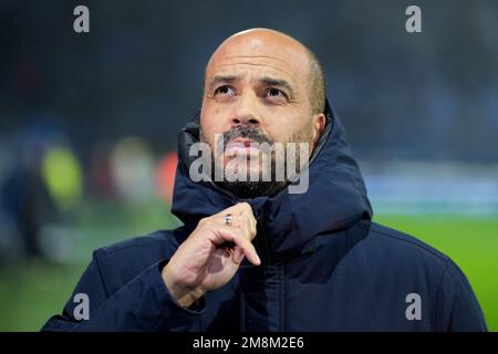 Paesi Bassi. 14th Jan, 2023. HERENVEEN - AZ allenatore Pascal Jansen durante la partita di campionato olandese tra sc Heerenveen e AZ allo stadio Abe Lustra il 14 gennaio 2023 a Heerenveen, Paesi Bassi. ANP ed VAN DE POL Credit: ANP/Alamy Live News Foto Stock