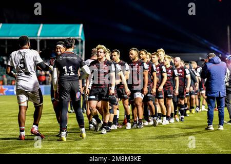 Londra, Regno Unito. 14th Jan, 2023. Le squadre al termine della partita della Coppa dei campioni di rugby europea tra Saracens e Lione allo StoneX Stadium, Londra, Inghilterra, il 14 gennaio 2023. Foto di Phil Hutchinson. Solo per uso editoriale, licenza richiesta per uso commerciale. Non è utilizzabile nelle scommesse, nei giochi o nelle pubblicazioni di un singolo club/campionato/giocatore. Credit: UK Sports Pics Ltd/Alamy Live News Foto Stock