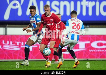 Paesi Bassi. 14th Jan, 2023. HERENVEEN - (lr) Amin Sarr di SC Heerenveen, Jens Odgaard di AZ, Anas Tahiri di SC Heerenveen durante la partita di campionato olandese tra sc Heerenveen e AZ allo stadio Abe Lustra il 14 gennaio 2023 a Heerenveen, Paesi Bassi. ANP ed VAN DE POL Credit: ANP/Alamy Live News Foto Stock