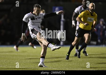 Barnet, Regno Unito. 14th Jan, 2023. EPCR Challenge Cup. Saracens V Lyon ou. Stadio StoneX. Barnet. Fletcher Smith (Lione) calci durante la Saracens V Lyon OU EPCR Heineken Champions Cup, Round 3, organizzano Una partita di rugby allo StoneX Stadium. Credit: Sport in Pictures/Alamy Live News Foto Stock