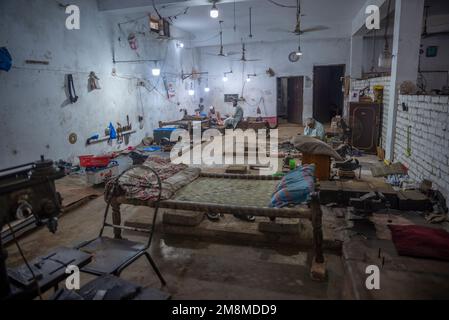 Piccola fabbrica privata di armi, Peshawar, Pakistan Foto Stock