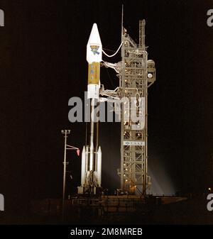 Un veicolo di lancio IIA Lockheed Martin Atlas (AC-146) è pronto per il lancio al Complex 46A. Il razzo, che trasporta un satellite di comunicazione GE-3, è previsto per il liftoff il 4 settembre 1997. Base: Cape Canaveral Stato: Florida (FL) Nazione: Stati Uniti d'America (USA) Foto Stock