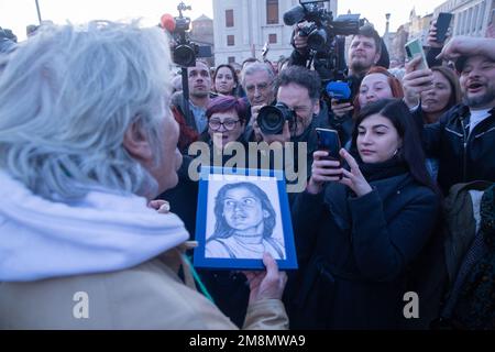 Roma, Italia. 14th Jan, 2023. Pietro Orlandi, fratello di Emanuela Orlandi, cittadina vaticana misteriosamente scomparsa il 22 giugno 1983. Una protesta a Roma organizzata da Pietro Orlandi, fratello di Emanuela Orlandi, che oggi avrebbe fatto 55 anni. Per la prima volta in 40 anni, il Vaticano ha aperto un'indagine sulla scomparsa di Emanuela Orlandi. (Foto di Matteo Nardone/Pacific Press/Sipa USA) Credit: Sipa USA/Alamy Live News Foto Stock