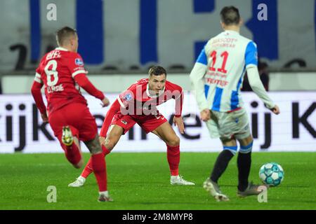 Paesi Bassi. 14th Jan, 2023. HERENVEEN - Zinho Vanheusden di AZ durante la partita di campionato olandese tra sc Heerenveen e AZ allo stadio Abe Lustra il 14 gennaio 2023 a Heerenveen, Paesi Bassi. ANP ed VAN DE POL Credit: ANP/Alamy Live News Foto Stock