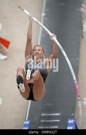 Marissa Kalsey si piazza settima nella competizione femminile d'élite a 14-0 (4,26 m) durante il 30° UCS Spirit National Pole Vault Summit, venerdì 13 gennaio 2023, a Sparks, N° Foto Stock