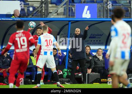 Paesi Bassi. 14th Jan, 2023. HERENVEEN - AZ allenatore Pascal Jansen durante la partita di campionato olandese tra sc Heerenveen e AZ allo stadio Abe Lustra il 14 gennaio 2023 a Heerenveen, Paesi Bassi. ANP ed VAN DE POL Credit: ANP/Alamy Live News Foto Stock